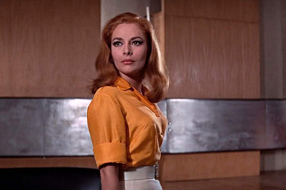 La actriz Karin Dor en una escena de "Solo se vive dos veces". / Tomada de Imdb.com