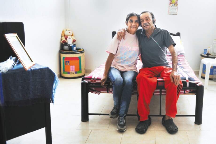 Flor Guzmán y Sigifredo Cárdenas se conocieron y se casaron en centros de atención donde intentaban superar sus adicciones. / Gustavo Torrijos - El Espectador