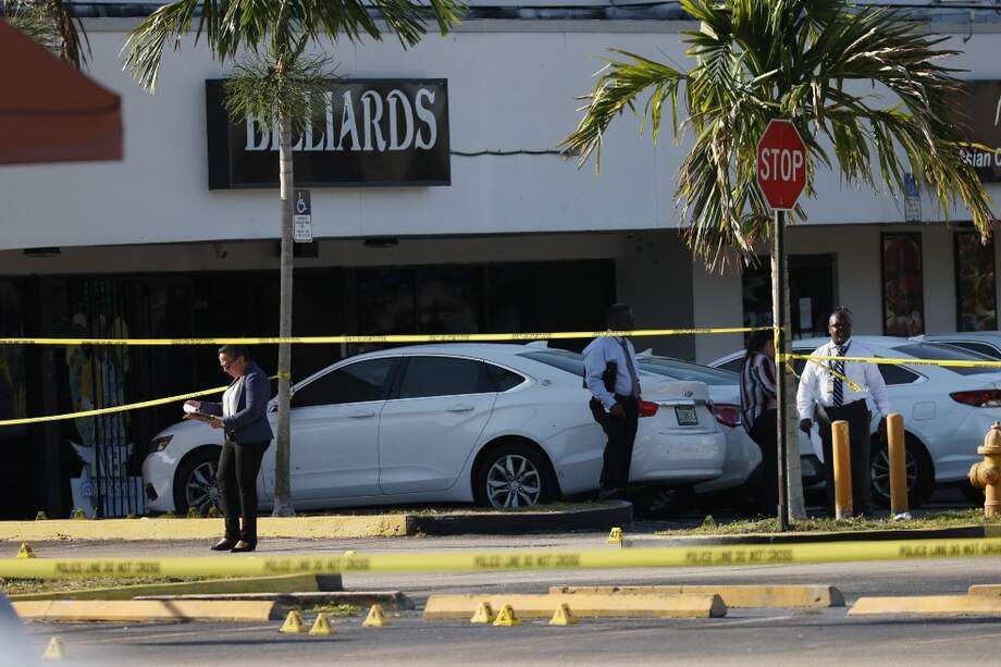 Las autoridades llegaron a una sala de conciertos en Hialeah, Florida, ,en donde se presentó un tiroteo que dejó dos víctimas mortales y 20 heridos.