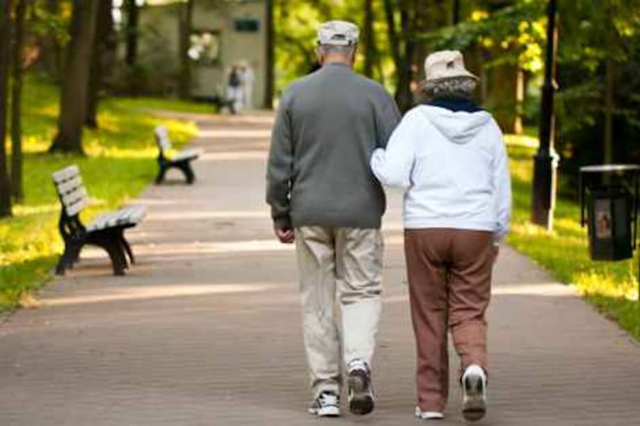 Caminar más de media hora al día podría ser una de las decisiones más poderosas para transformar la salud, aunque pocos la tomen en serio