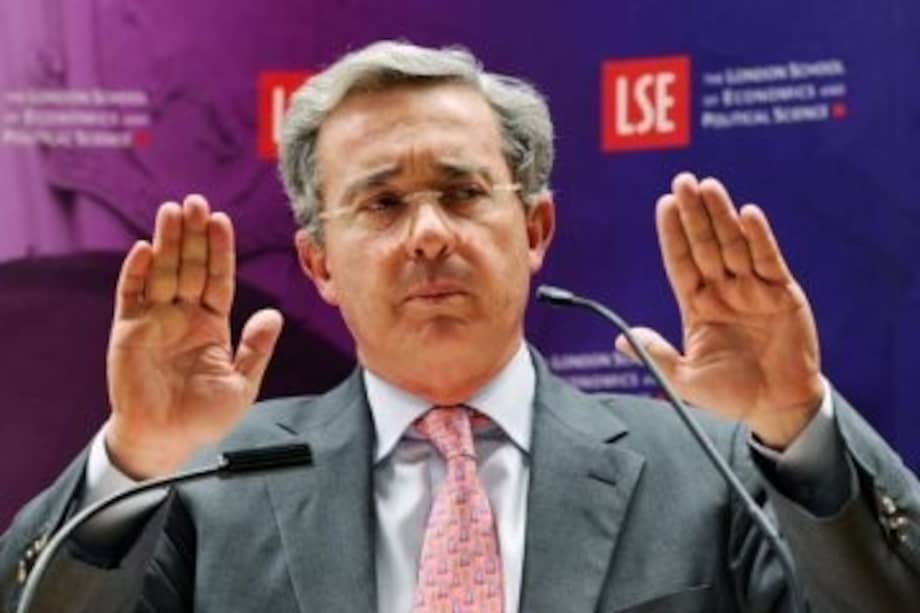 Uribismo ya tiene casi todas las firmas para inscribir lista al Senado