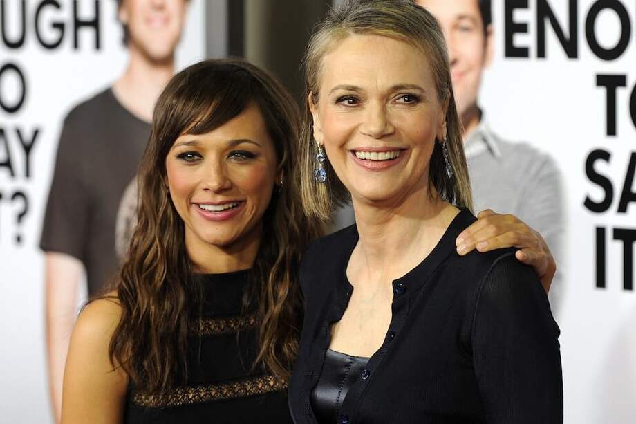 Peggy Lipton, junto a su hija Rashida Jones en 2009. Foto AFP
