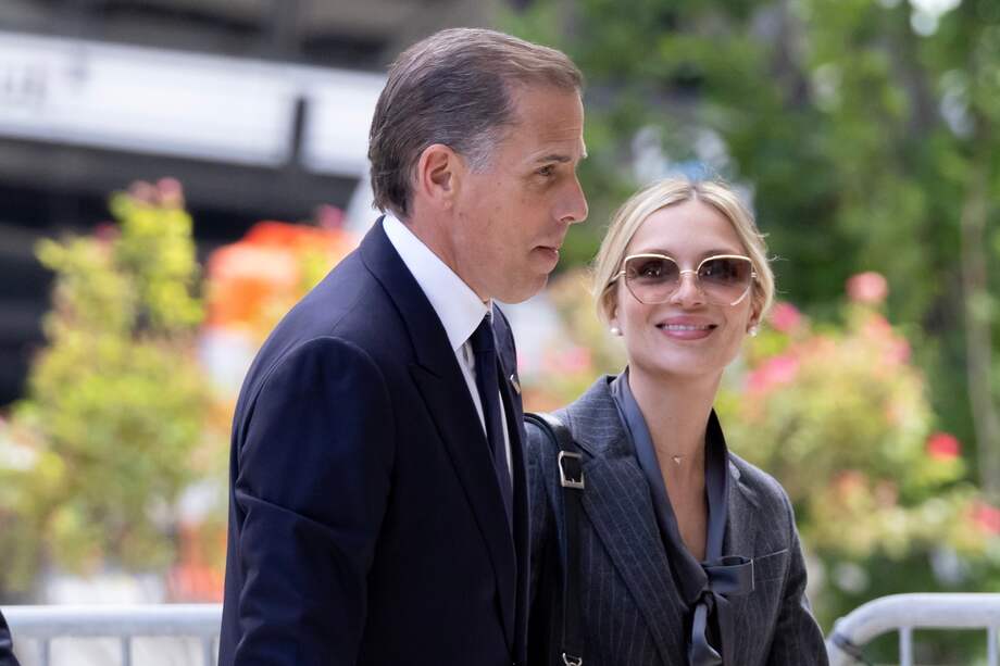 Hunter Biden (izq.), hijo del presidente estadounidense Joe Biden, y su esposa Melissa Cohen Biden (der.) llegan para la selección del jurado el primer día de su juicio federal por armas de fuego, en el Tribunal Federal de Distrito de Estados Unidos en Wilmington, Delaware, EE.UU., 03 Junio de 2024.
