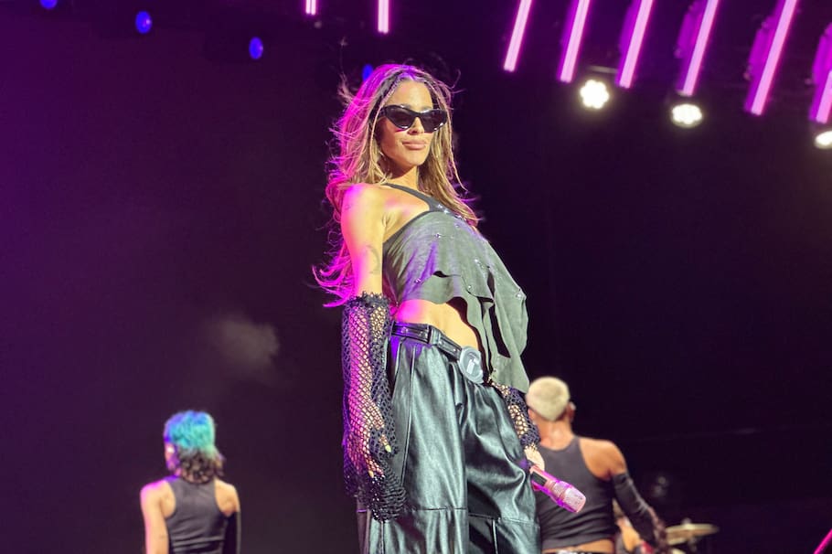 MADRID, 18/09/2023.- La artista argentina Tini Stoessel, durante su actuación de despedida en su gira por España en el WiZink Center de Madrid ayer domingo.- EFE/ Ana Báez