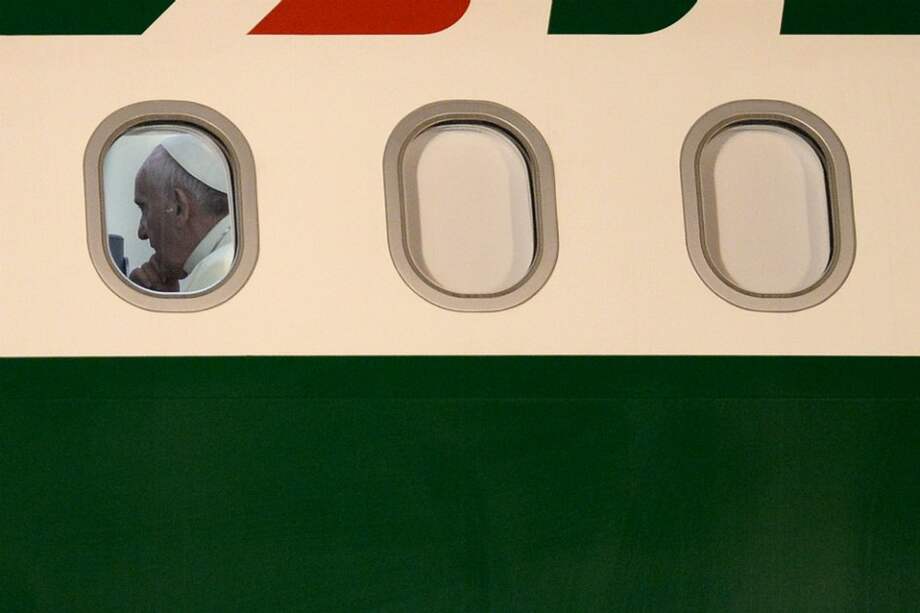 Papa llama al cambio social en Brasil, aunque evita temas peliagudos