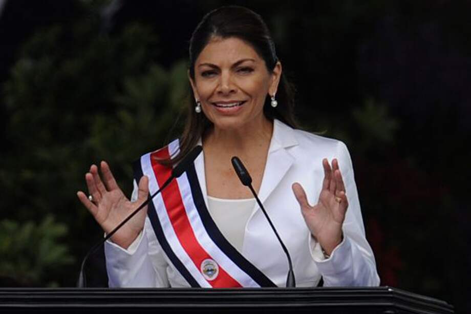 Crece escándalo en Costa Rica por viaje de su presidenta en jet de narco colombiano
