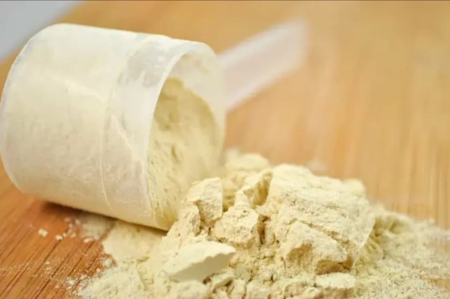 La lactosa se utiliza en productos dietéticos para mejorar las texturas actuando como estabilizador de las proteínas.