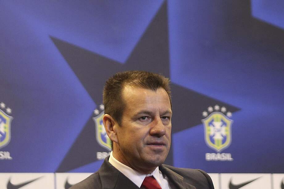 El entrenador Carlos Caetano Bledorn Verri 'Dunga'.