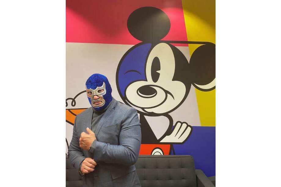 La historia del luchador Blue Demon Jr será llevada a la pantalla en formato serie de la mano de Disney +, que quiere poner en valor el legado de este linaje tan representativo de lo mexicano, en el ring y en el cine. / EFE