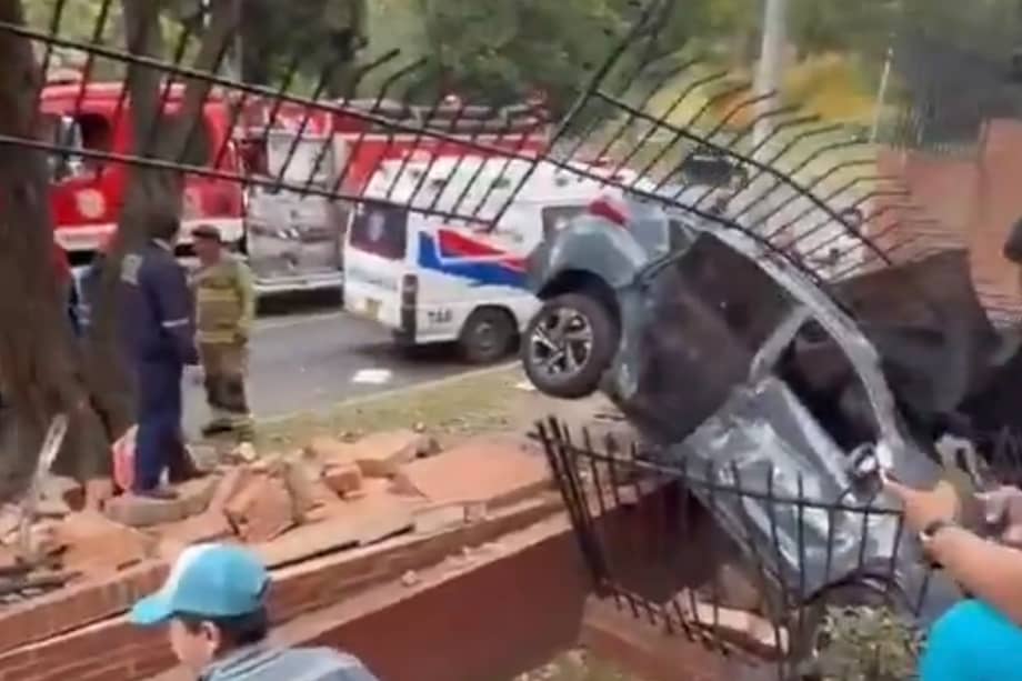 Las autoridades investigan las causas del choque ocurrido en la carrera Séptima con calle 142, en la localidad de Usaquén.