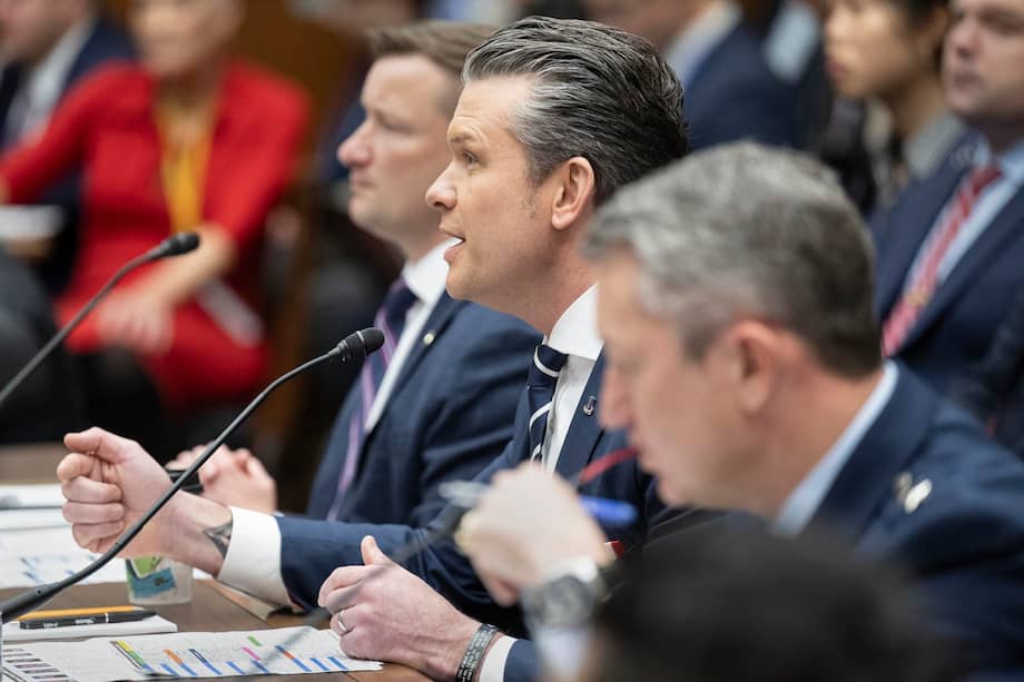 El Secretario de Defensa, Pete Hegseth, acusó a los demócratas de "entregar propaganda al enemigo" tras cuestionamientos por el costo humano y financiero de la guerra en Irán.
