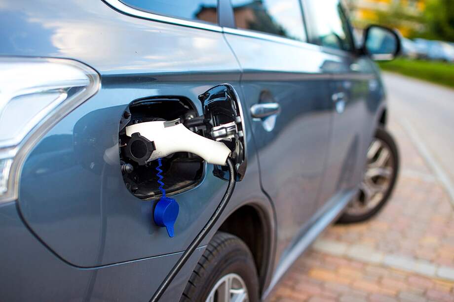 Desde 2011 las marcas de vehículos están apostando por la movilidad eléctrica en el país. / iStock