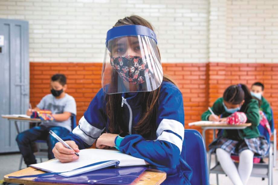 Según el Distrito, la conversación sobre los protocolos de bioseguridad debe cambiar hacia el monitoreo de los casos, en lugar de esperar cero contagios en las aulas. / Juan Pablo Duarte