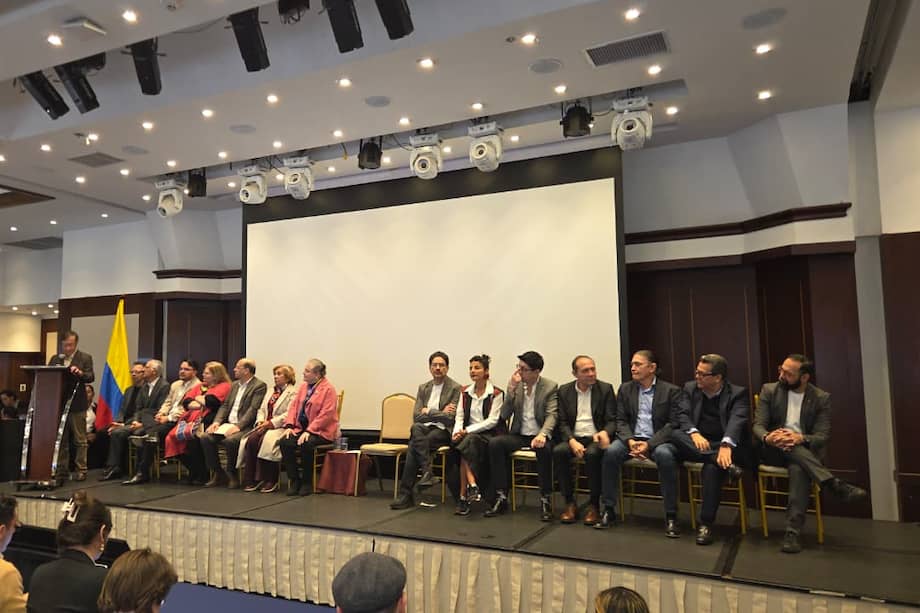 Gustavo Petro e Iván Cepeda presentaron al "gabinete por la vida".