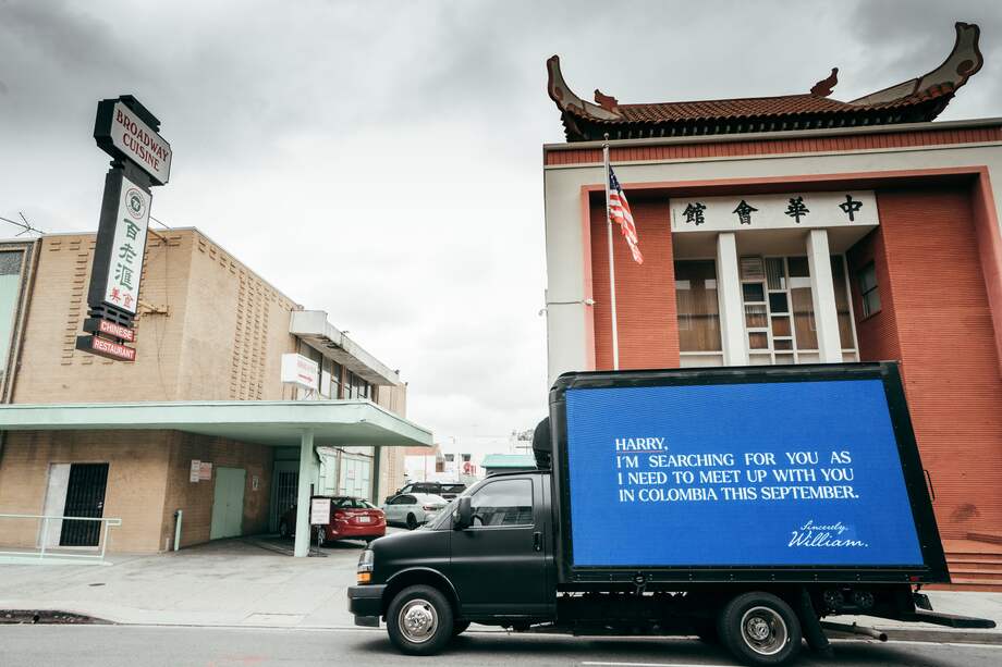 Esta es la valla móvil que anda circulando en Los Ángeles.