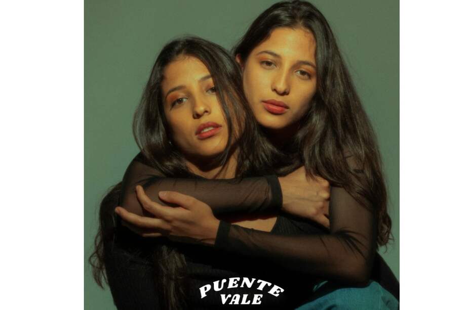 El nombre artístico "Vale" hace referencia a las cuatro letras que comparten sus nombres.