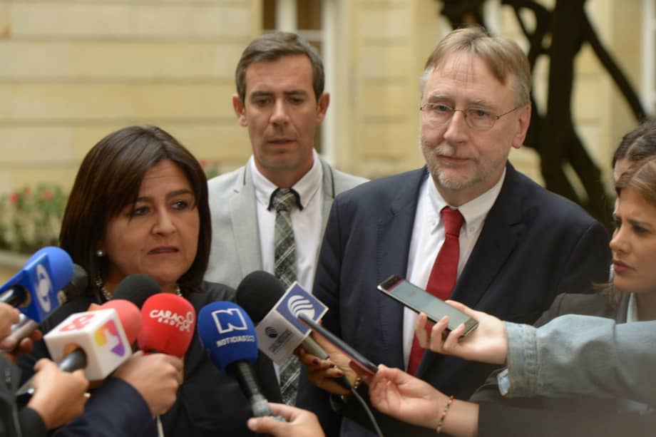 El presidente de la Comisión de Comercio Internacional del Parlamento Europeo, Bernd Lange, y la ministra de Comercio, Industria y Turismo, María Lorena Gutiérrez. / Presidencia