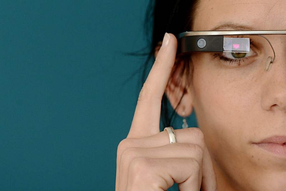 Presentan aplicación para gestionar las acciones bursátiles con Google Glass