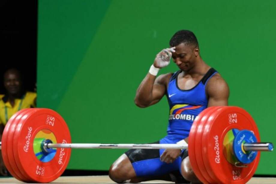 Óscar Figueroa celebra la medalla de oro obtenida en Río 2016. Foto: AFP