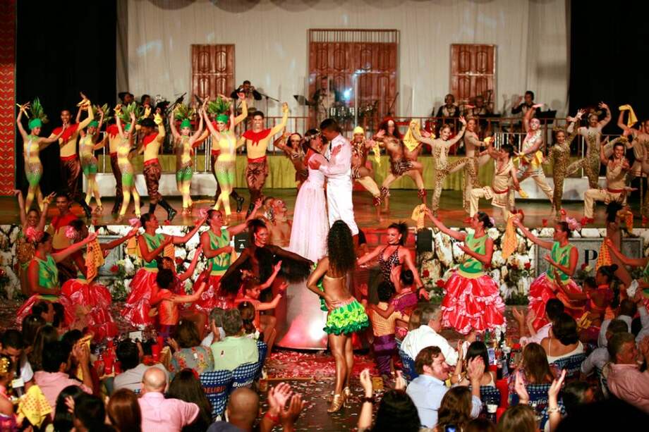 El último viernes de cada mes, en Cali se reúnen algunos de los mejores exponentes de la salsa para realizar Delirio, un show que en dos años se ha logrado consolidar como una tradición cultural para la capital del Valle.