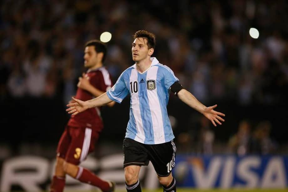 Lionel Messi celebra tars anotarle un gol a Venezuela. / AFP