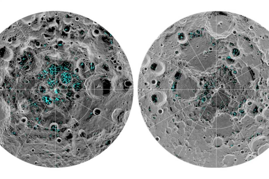 En la imagen se observa la distribución del hielo en la superficie en el polo sur de la Luna (izquierda) y en la del polo norte (derecha). / Nasa
