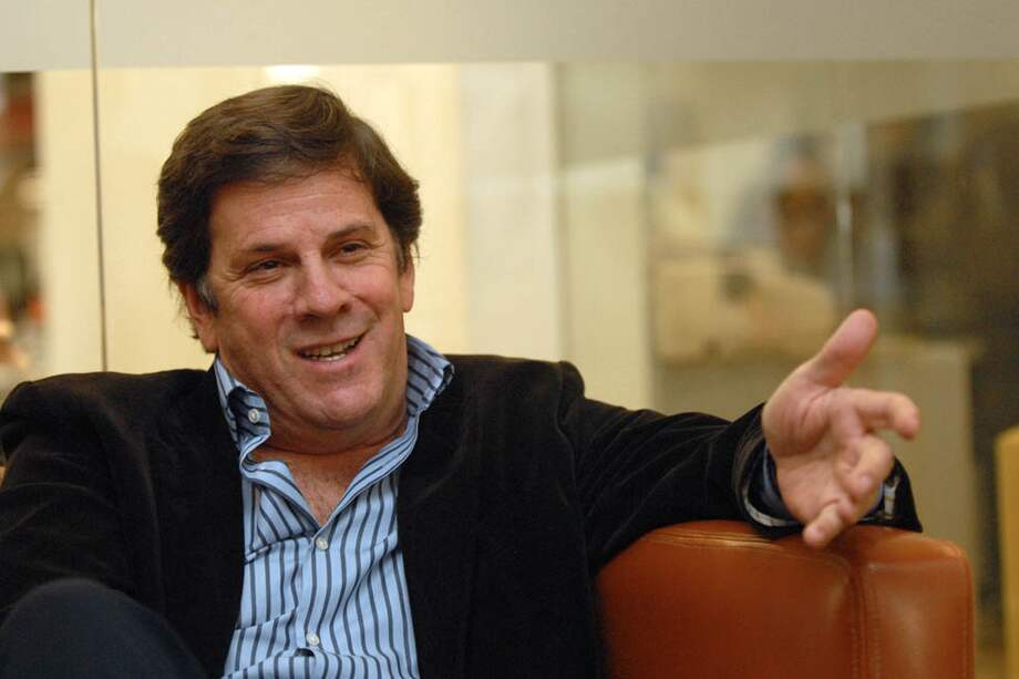 Roberto Pombo dice que el periodismo no es sólo informar, también es “opinar, oír, narrar, analizar, retratar y, cómo no, caricaturizar”. / Archivo - El Espectador