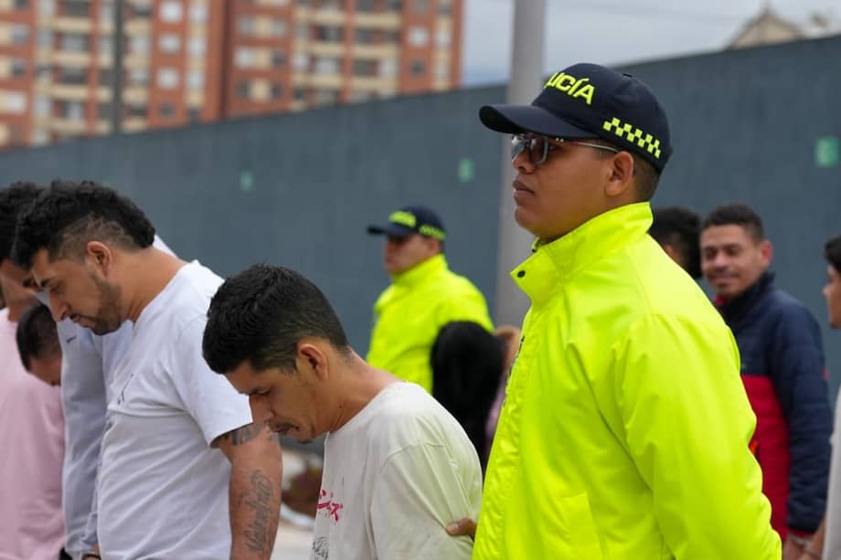 Para sostener su actividad, la organización utilizaba taxis como fachada para mover droga y armas desde Usme hacia el norte de la ciudad.