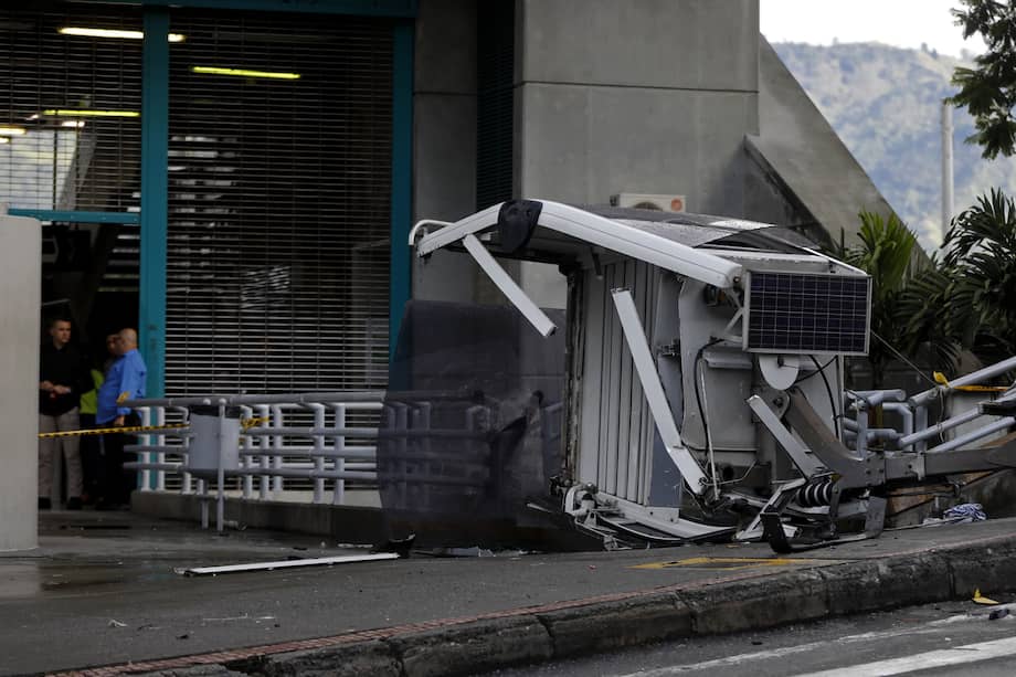 La caída de la cabina del Metro de Medellín dejó una persona muerta y 20 más heridas.