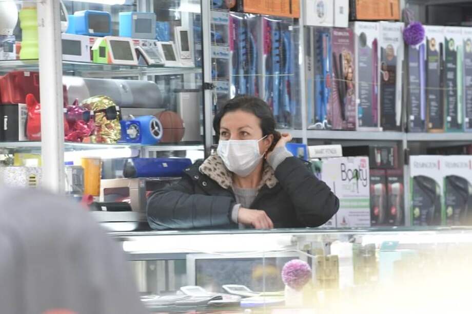 La ausencia de consumidores en las calles por el coronavirus impone retos a las empresas respecto de sus trbajadores. / El Espectador / Óscar Pérez