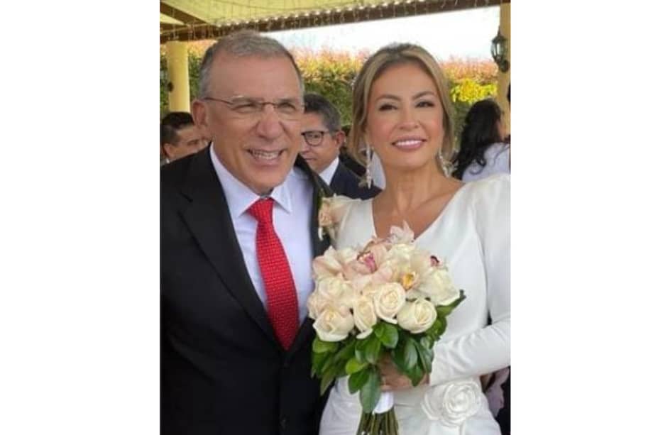 Roy Barreras (i), embajador de Colombia en Londres, con su esposa Claudia González.