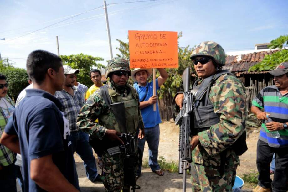 Paramilitares dicen que controlan la cuarta parte de los pueblos de Michoacán