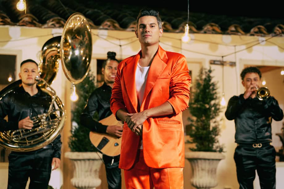 "Cosas que nunca pensé que haría" es el primer sencillo del próximo álbum de Pipe Bueno, que se lanzará este año.