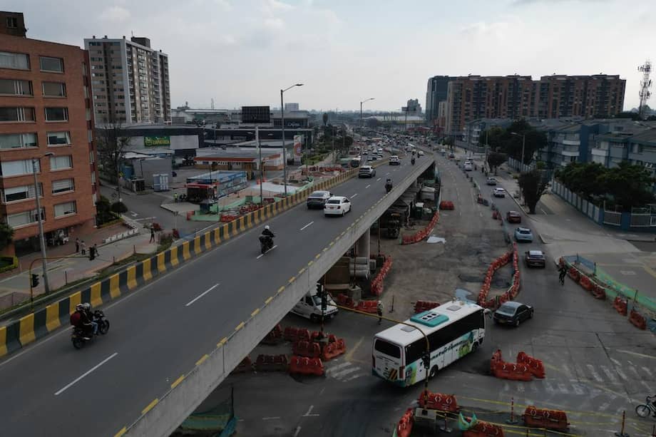Puente en la Av. 68