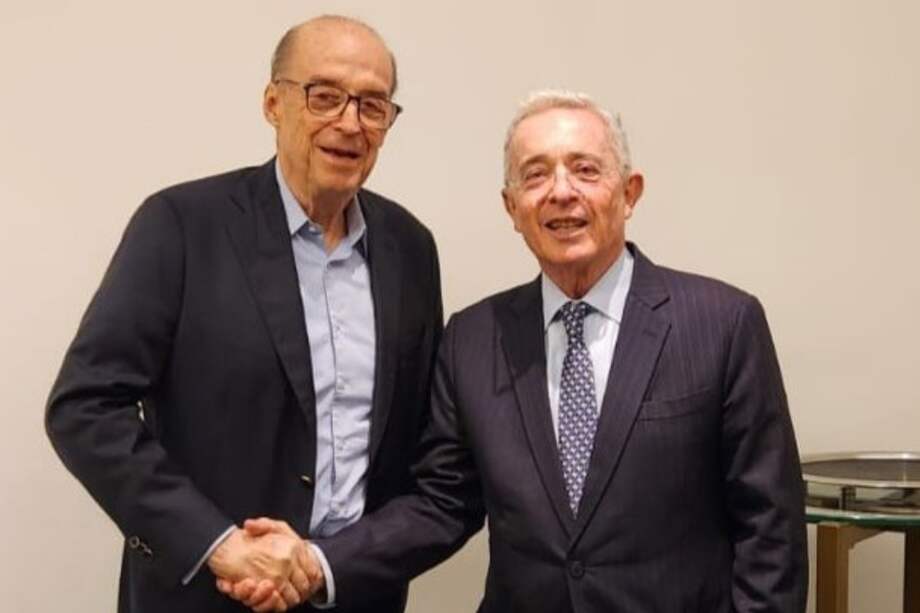 El excanciller Álvaro Leyva y el expresidente Álvaro Uribe.