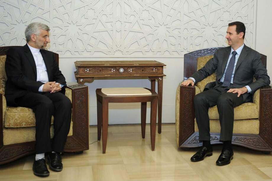 Said Jalili, el emisario del guía supremo iraní, el ayatolá Alí Jamenei, durante su reunión con el presidente sirio, Bashar al Asad. / AFP