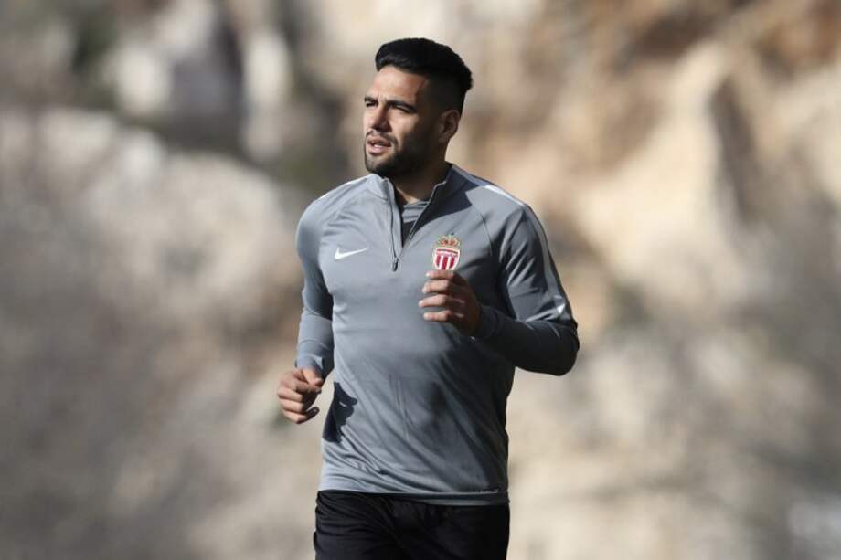 El colombiano Radamel Falcao García, este martes, durante un entrenamiento del Mónaco, previo al duelo de Champions. / AFP