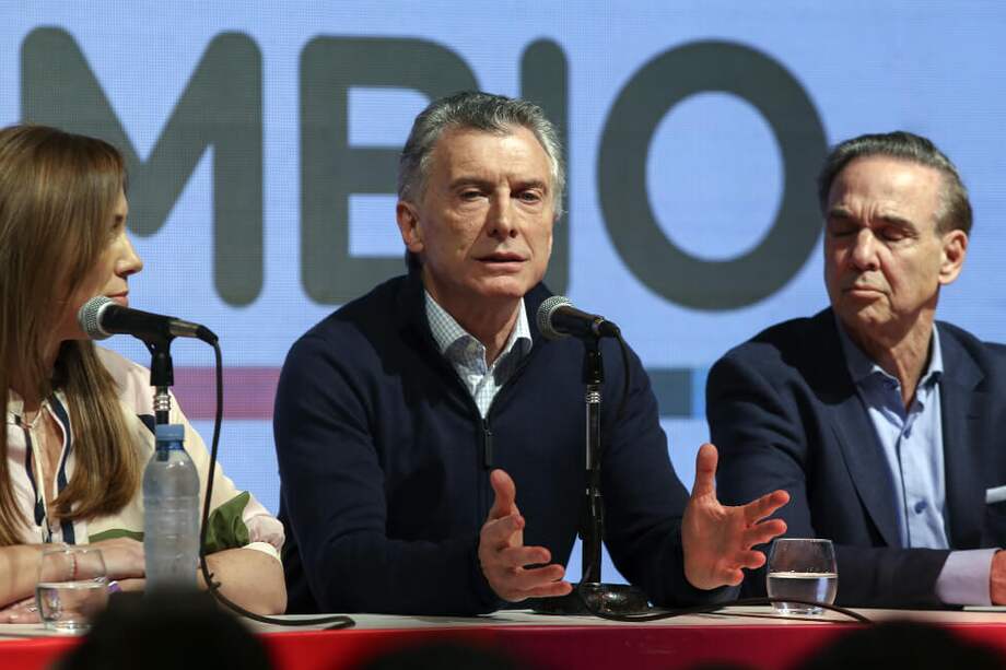 El presidente de Argentina, Mauricio Macri, recibió un duro golpe en las elecciones primarias de este domingo. / AFP