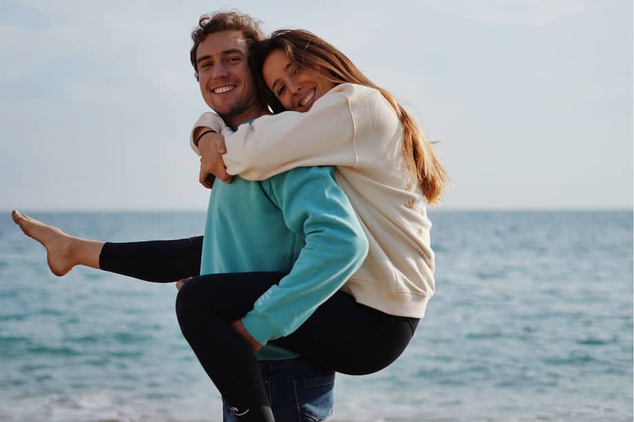 Ellos son Esterri Peña Cañete y Paula Cerrada García, los emprendedores detrás de "Fitplanet".