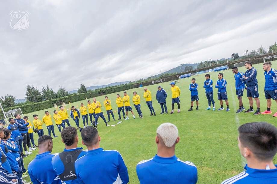 David González en su primer entrenamiento como técnico de Millonarios en 2025.