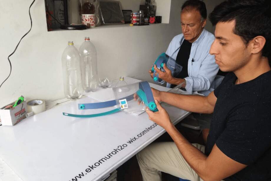 La empresa Eko Group H2O+ elaborará de 10.000 Eko Visores con PVC quirúrgico y botellas PET reutilizadas y hace parte de 'Colombia Soluciona'. / Cortesía de RECON / Ricardo Alba
