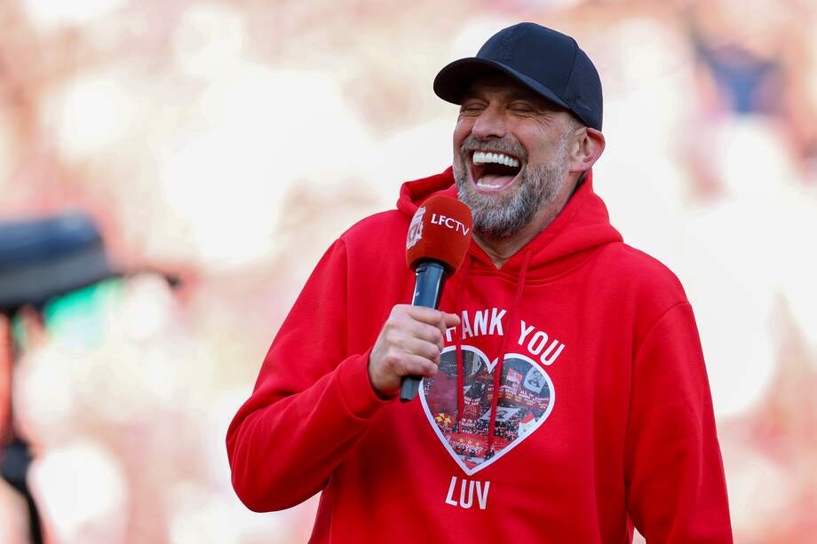 Jürgen Klopp se despide de la afición del Liverpool en Anfield luego de casi 10 años en el club inglés.