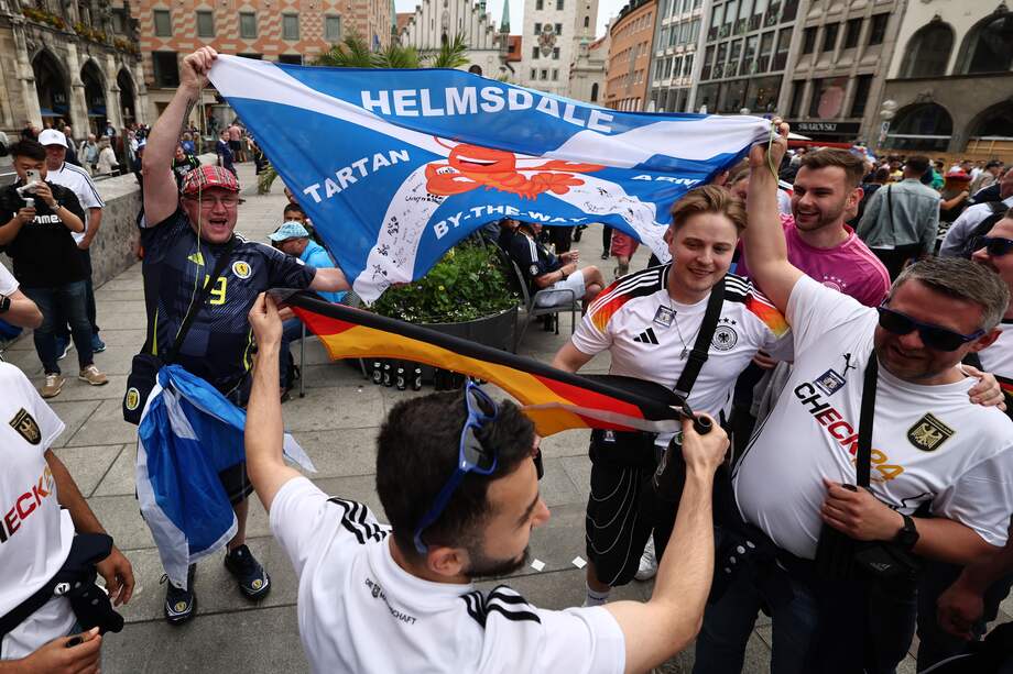 Hinchas de Alemania antes del duelo contra Escocia.