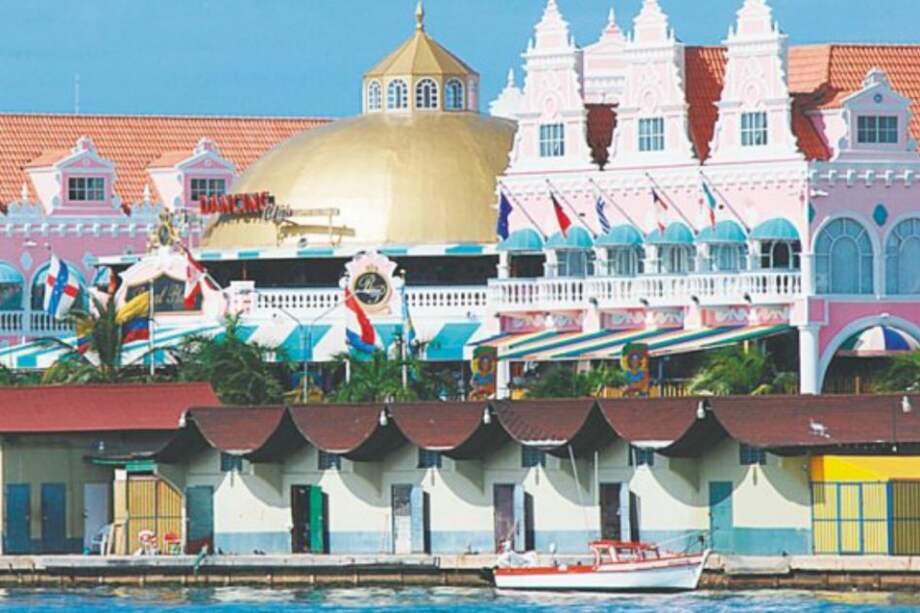 Alrededor de 20.000 pacientes viajan cada año desde Aruba y Curaçao a Colombia.