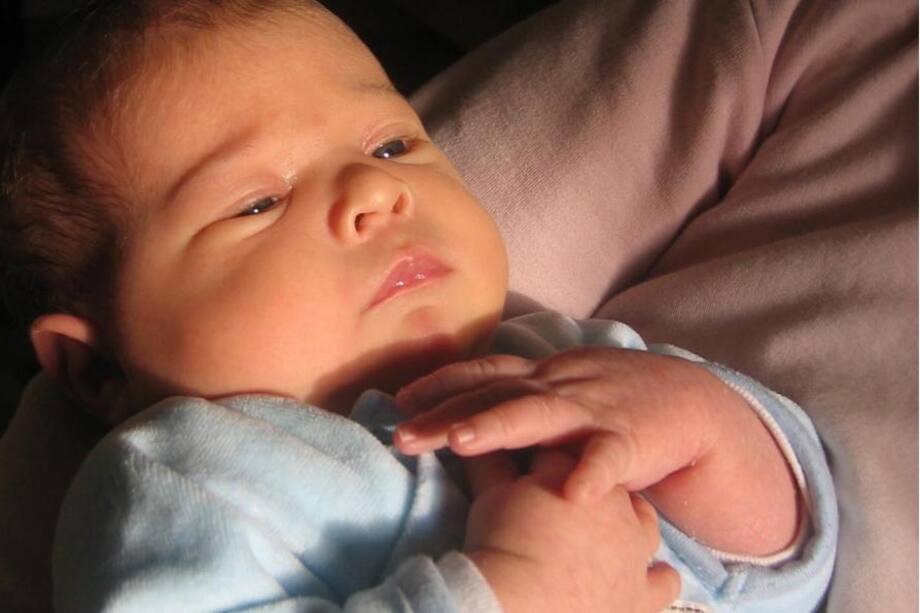 ¿Mi bebé es hostil o amistoso?