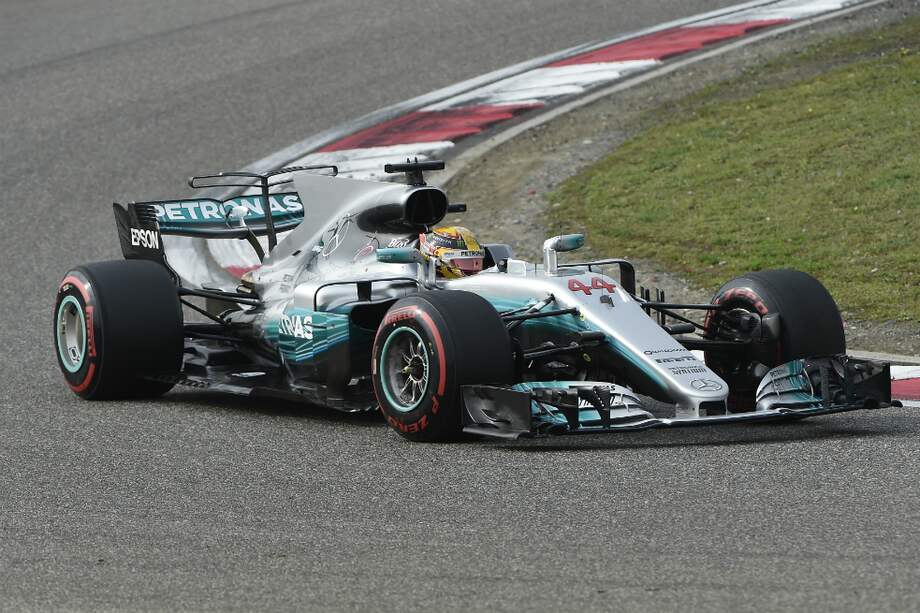 El británico Lewis Hamilton durante la prueba de clasificación para el Gran Premio de China. / AFP
