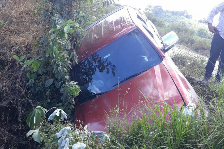Vehículo en que se transportaban los hombres que fueron atacados en Tibú. / Cortesía