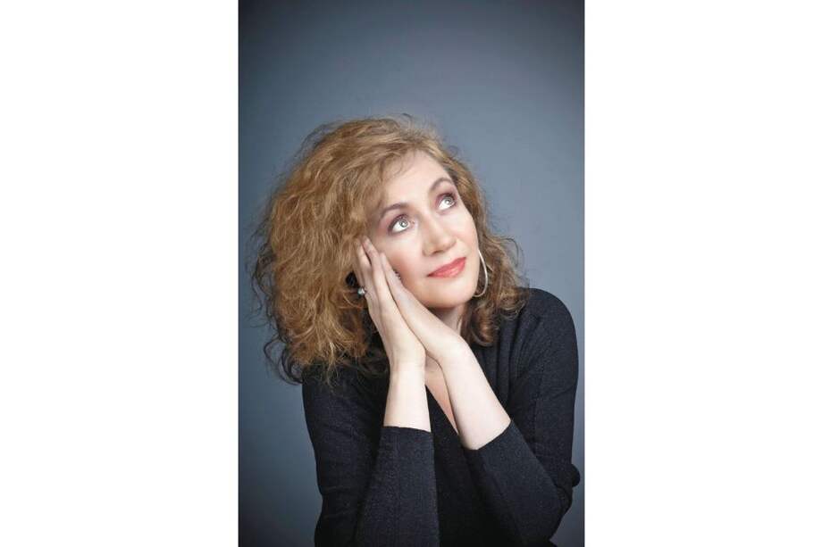 Juliana Reyes se unió a L'explose en 1998 y asumió la dirección artística en 2020.