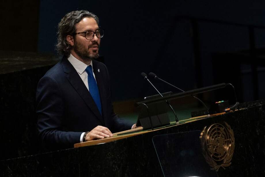 El canciller argentino, Santiago Cafiero, estuvo presente en la posesión de Gustavo Petro en Bogotá.