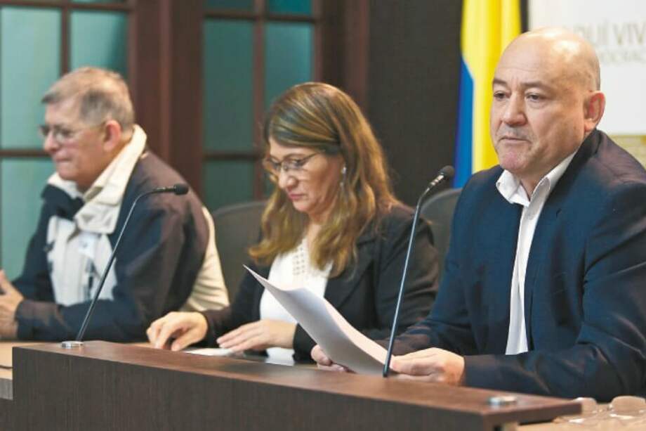De derecha a izquierda: los senadores Carlos Antonio Lozada, Sandra Ramírez y Pablo Catatumbo. / AFP